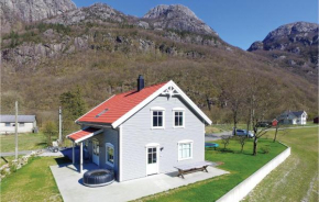 Four-Bedroom Holiday Home in Dirdal